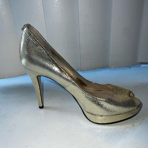 Brand new Michael Kors size 8 medium shoes